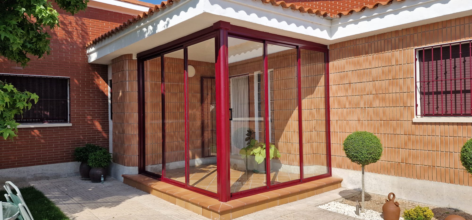 Aluminium and glass enclosure completed by Martín Garnes